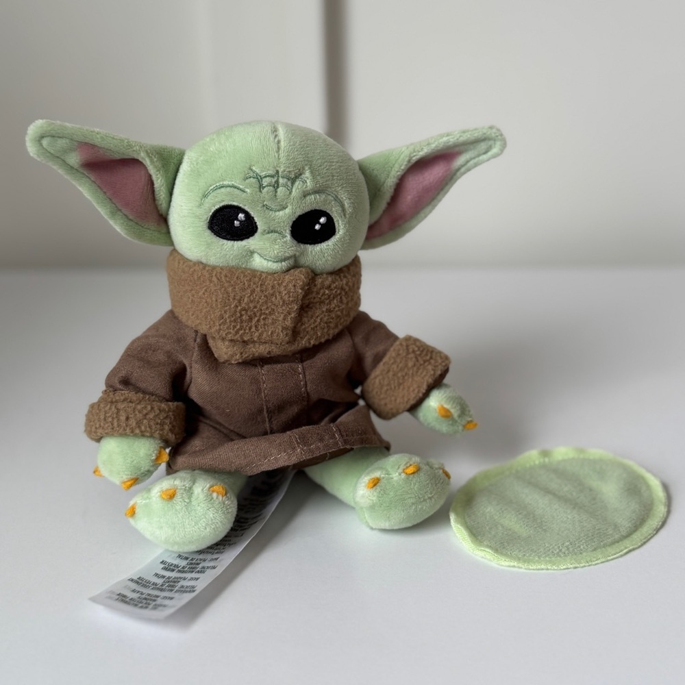 Star Wars Mandalorian Baby Grogu Magnetic Shoulder Pal - Disney Parks - Picture 3 of 6